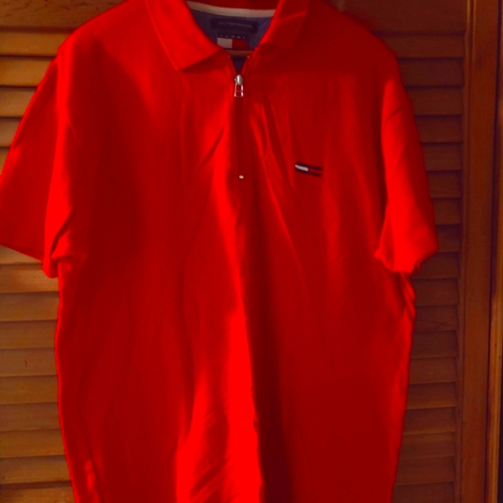 😎$18Tommy Hilfiger red shirt